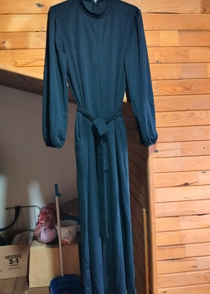 Cepli, kuşaklı, siyah tulum  - Görsel 2