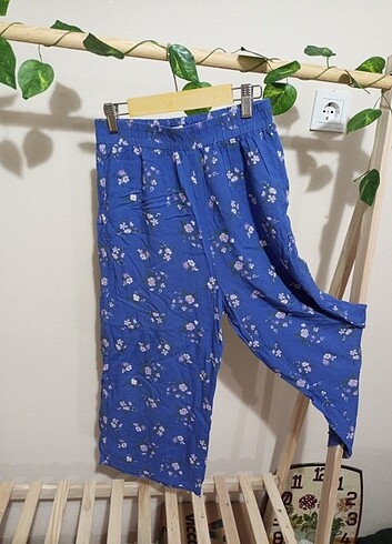 Mavi çiçekli pantalon 