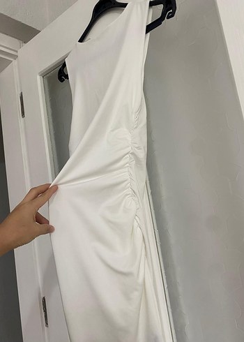 uzun dar kesim yırtmaçlı beyaz elbise - Görsel 2