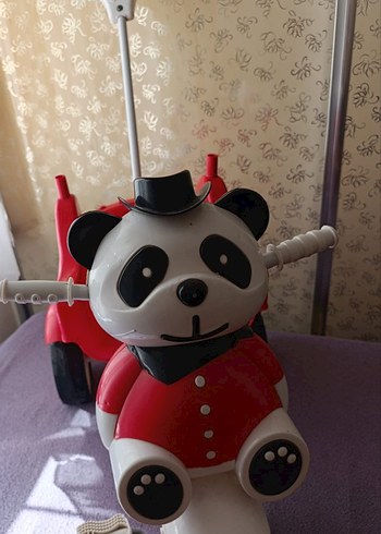 Kırmızı Panda Figürlü Renkli Üç Tekerlekli Bisiklet