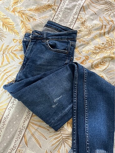 Püskül detaylı kot jean