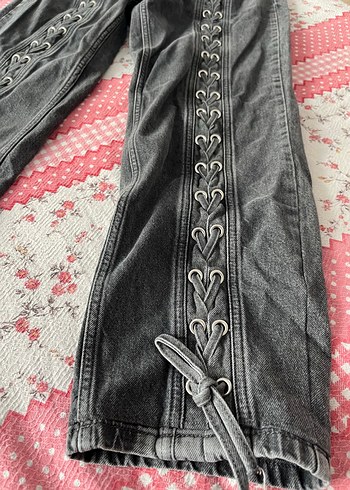 Zara Gri Nakışlı Zincir Detaylı Bol Kesim Kot Pantolon