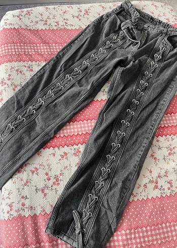 40 Beden gri Renk Gri Nakışlı Zincir Detaylı Bol Kesim Kot Pantolon