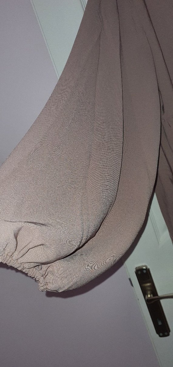 Bej Uzun Medine krip kumaşlı  Elbise - Görsel 3