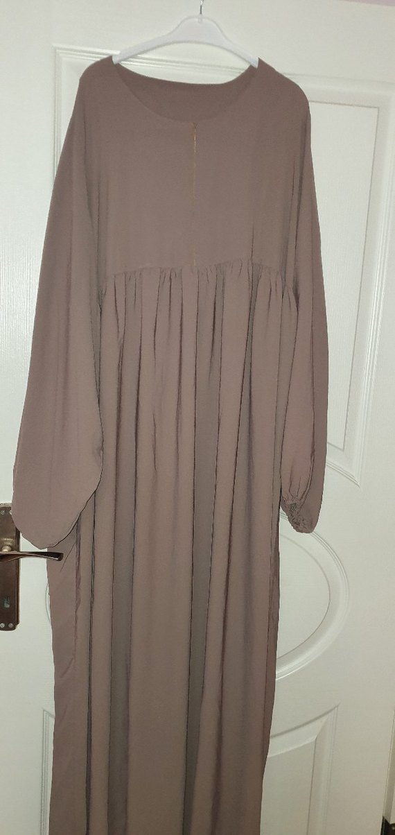 Bej Uzun Medine krip kumaşlı  Elbise - Görsel 2