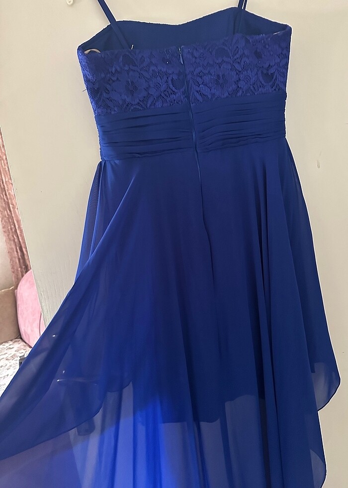 Güpürlü  arkadan yandan şifon kuyruklu askılı mavi elbise - Görsel 4