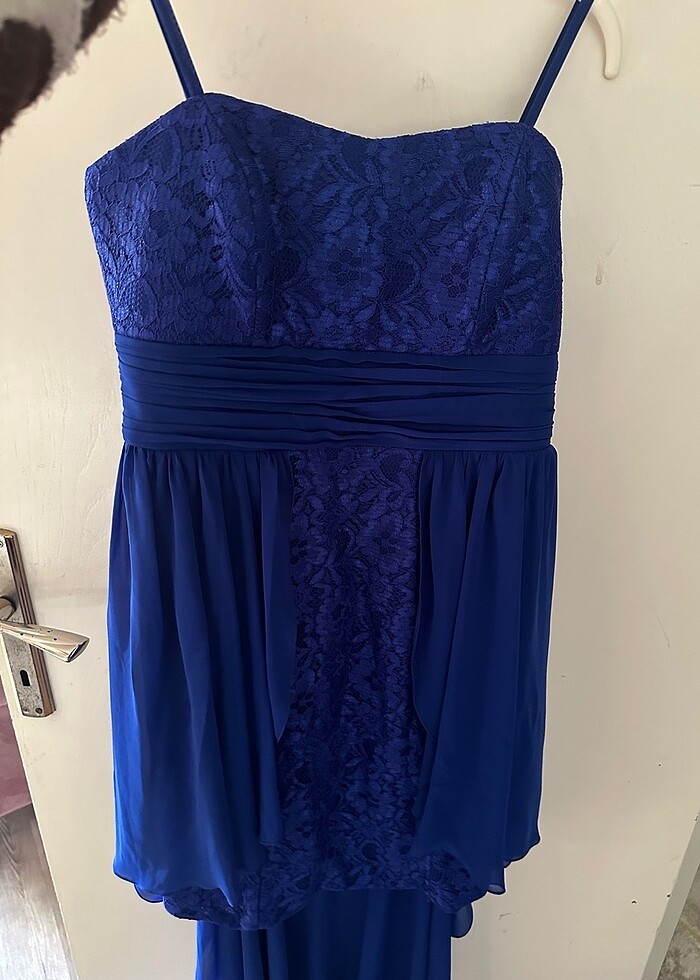 Güpürlü  arkadan yandan şifon kuyruklu askılı mavi elbise - Görsel 5