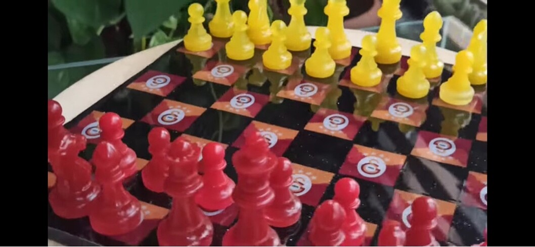 Beden Renk Cam satranç takımı