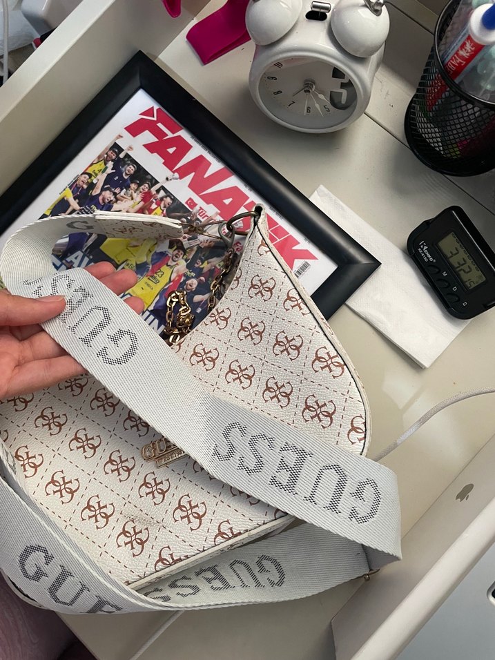 Zincir Detaylı Beyaz Baskılı Kadın Çanta - Görsel 3