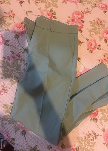 Yeşil Düğmeli Kadın Midi Kumaş Pantolon - Görsel 2