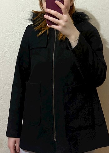 Kapüşonlu Siyah Kaban - Görsel 3