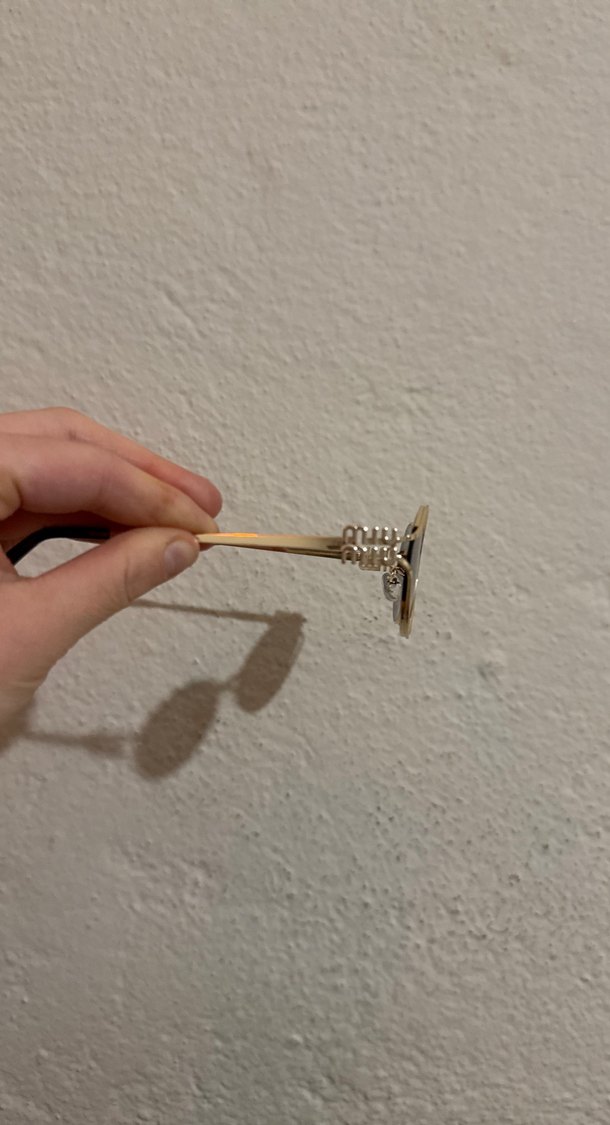 Altın Çerçeveli Gri Minimalist Kadın Güneş Gözlüğü - Görsel 2