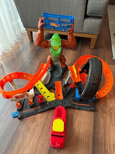 Hot Wheels Zehirli Goril Saldırısı Oyun Seti