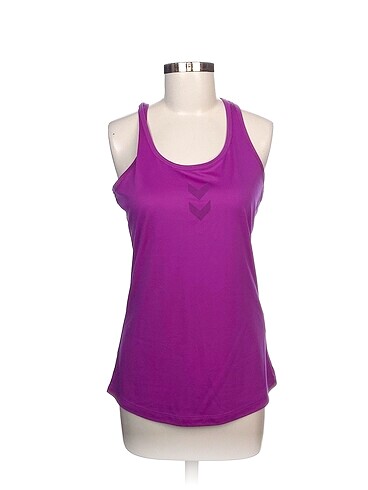 Hummel T-shirt %70 İndirimli.