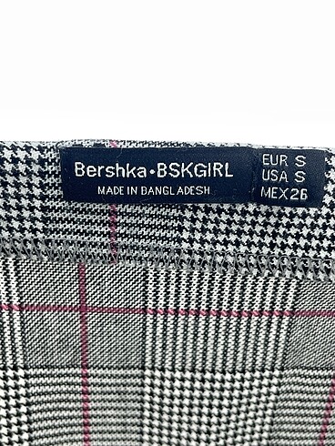 s Beden çeşitli Renk Bershka Kısa Elbise %70 İndirimli.