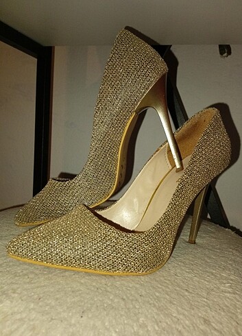 Örgülü stiletto