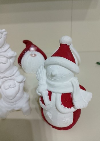 Beyaz ve Renkli Noel Figürleri - Görsel 2