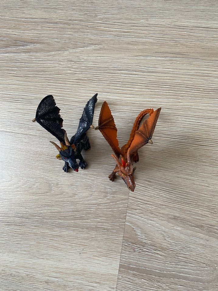 Kahverengi ve Siyah Ejderha Figürleri - Görsel 4