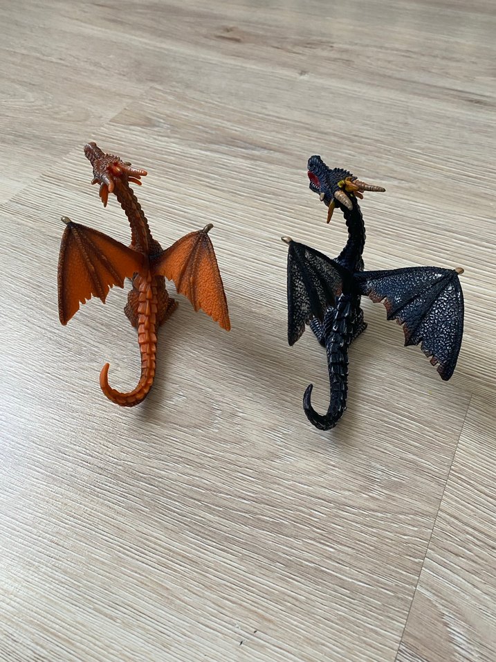 Kahverengi ve Siyah Ejderha Figürleri - Görsel 3