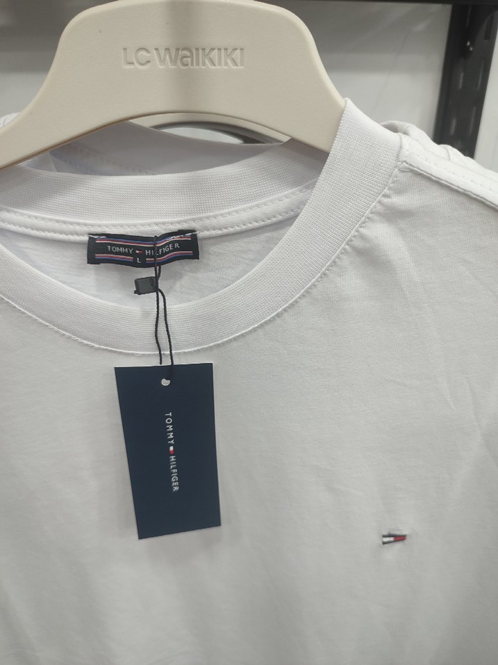 Tommy Hilfiger Beyaz Kısa Kollu Erkek Tişört - Görsel 2