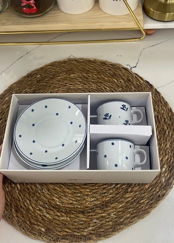 Beyaz Seramik Kahve Fincanları ve Saklama Kutuları - Görsel 6