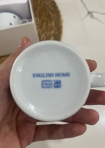 Beyaz Seramik Kahve Fincanları ve Saklama Kutuları - Görsel 5