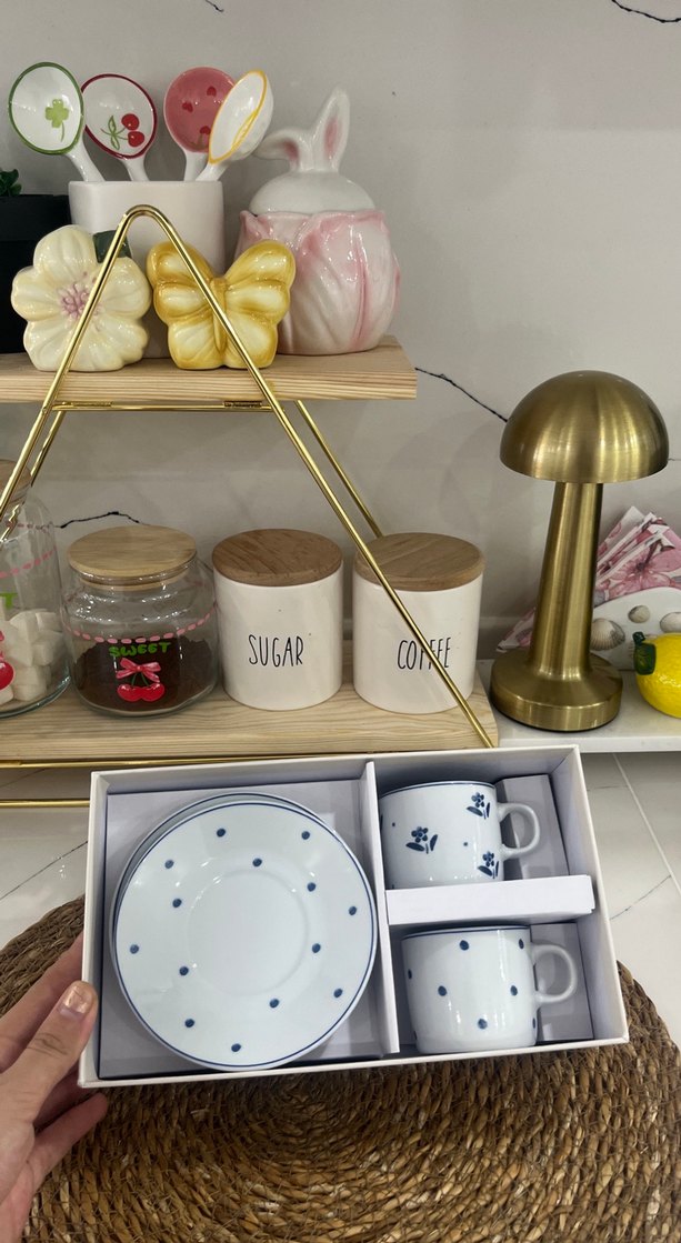 Beyaz Seramik Kahve Fincanları ve Saklama Kutuları - Görsel 2