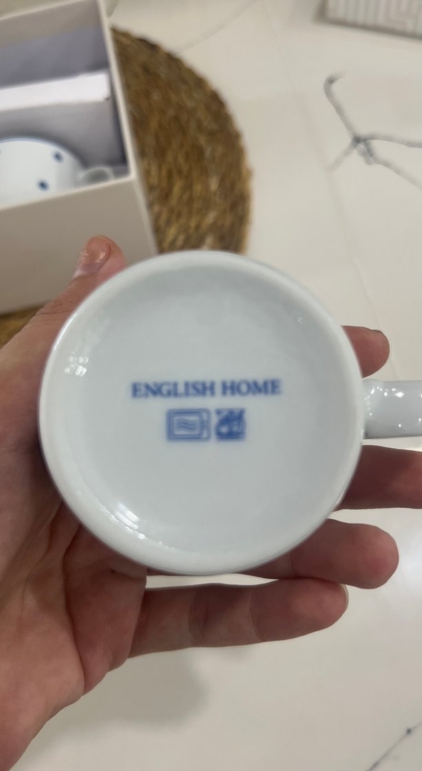 Beyaz Seramik Kahve Fincanları ve Saklama Kutuları - Görsel 5