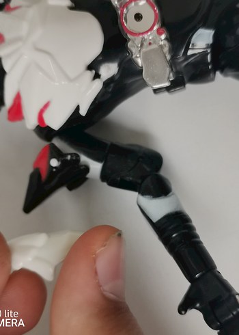 Beyaz-Siyah  Renkli Aksiyon Figürü - Görsel 2