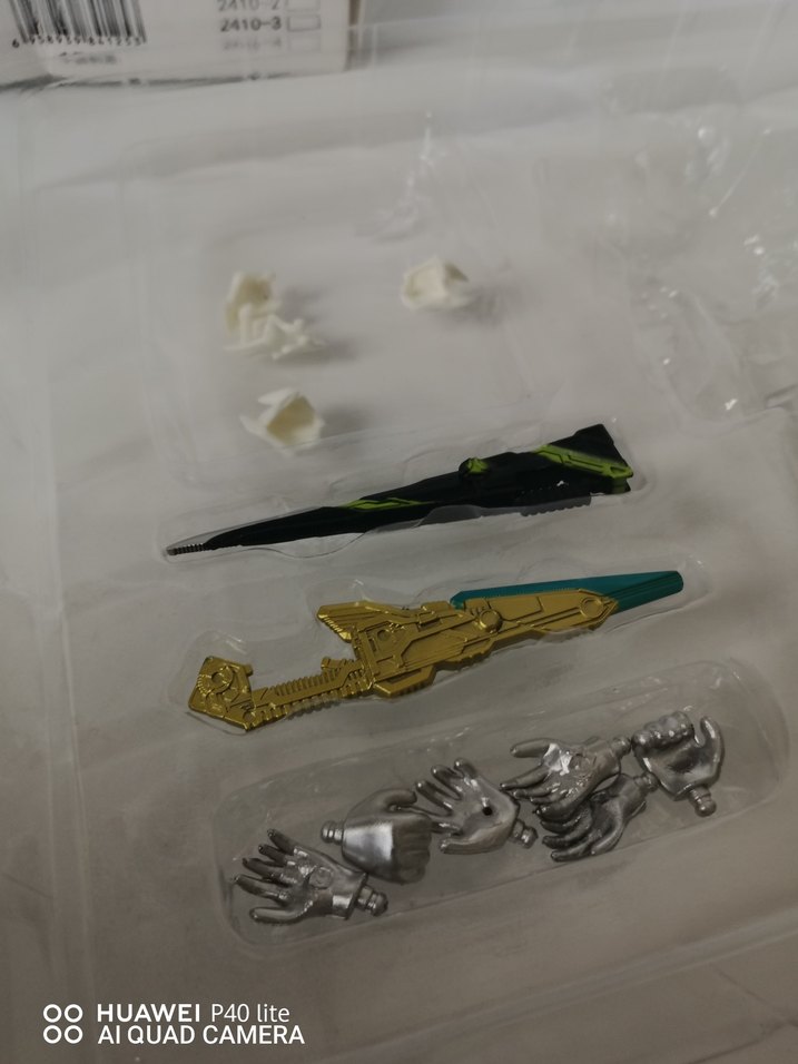 Beyaz-Siyah  Renkli Aksiyon Figürü - Görsel 3