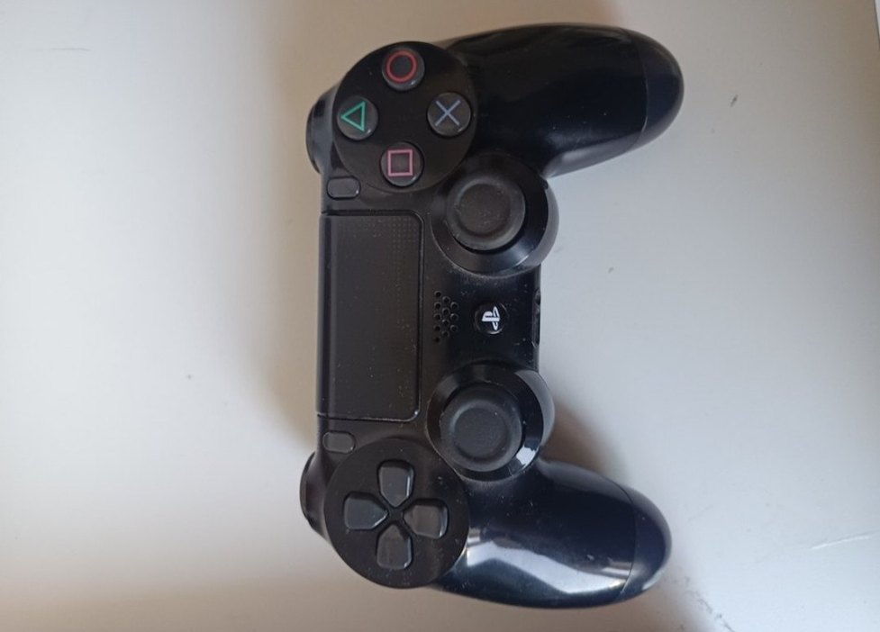 PlayStation 4 Kontrolcü ve Sims 4 Oyunu - Görsel 4