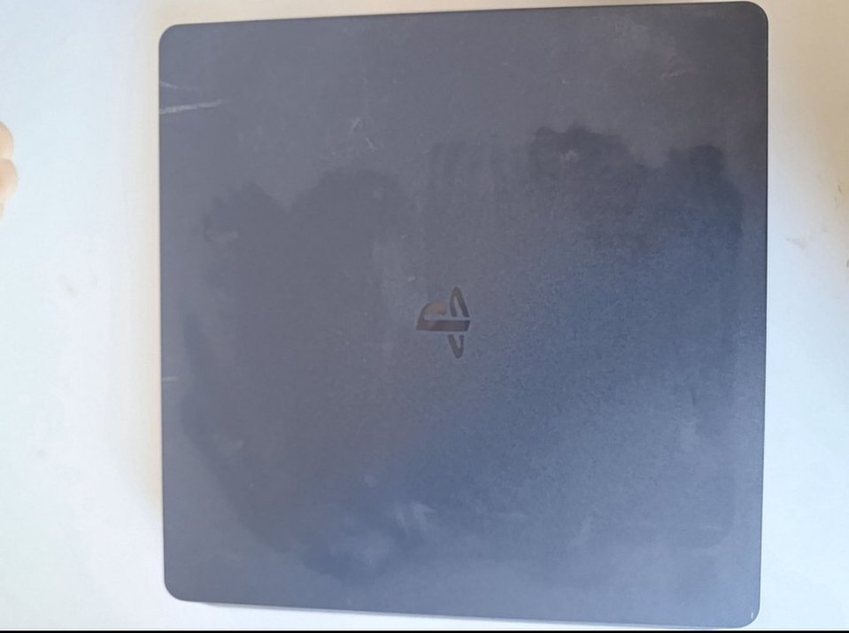 PlayStation 4 Kontrolcü ve Sims 4 Oyunu - Görsel 3