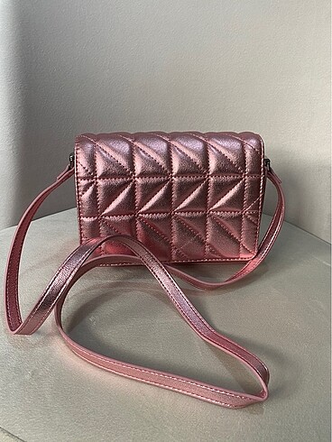 Mango neon canta