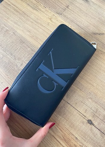 Calvin Klein Kadın Siyah Deri Fermuarlı Cüzdan
