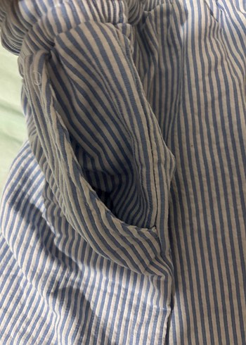 Gri Beyaz Çizgili Pilili Kadın Şort - Görsel 4