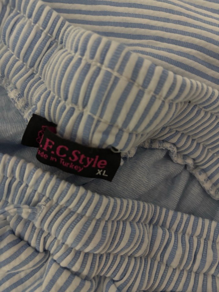 Gri Beyaz Çizgili Pilili Kadın Şort - Görsel 2