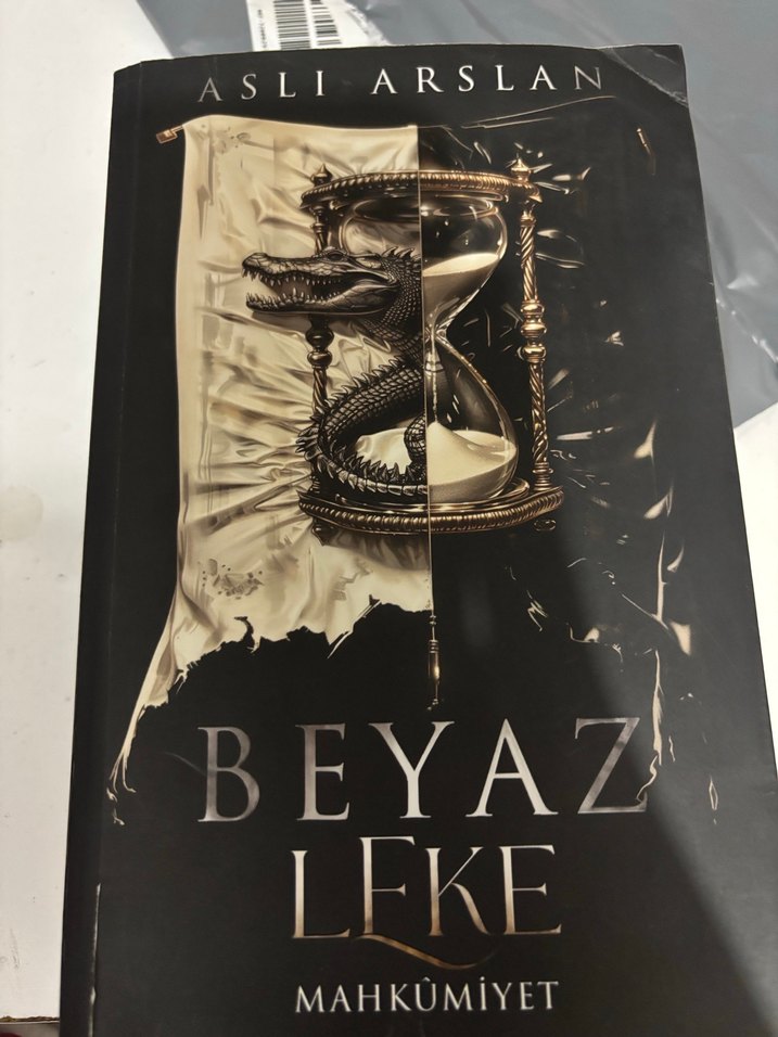 BEYAZ LEKE - MAHKÛMİYET Romanı - Görsel 2