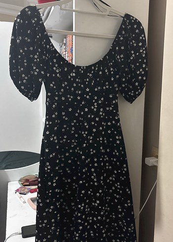 V Yaka Siyah Çiçekli Midi Elbise - Görsel 7