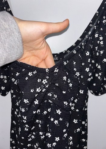 V Yaka Siyah Çiçekli Midi Elbise - Görsel 8