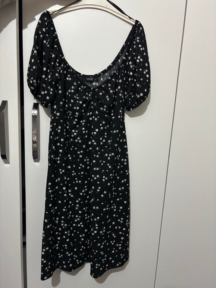V Yaka Siyah Çiçekli Midi Elbise - Görsel 2