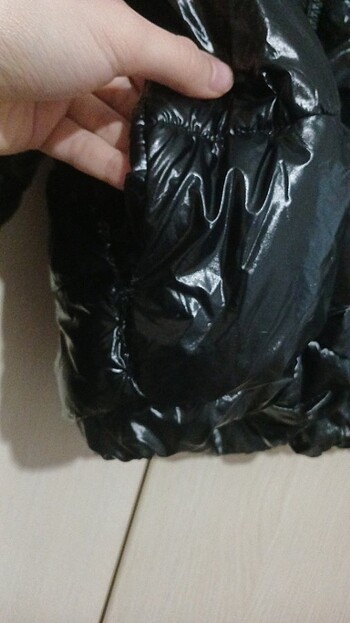 13-14 Yaş Beden siyah Renk Parlak Şişme Mont
