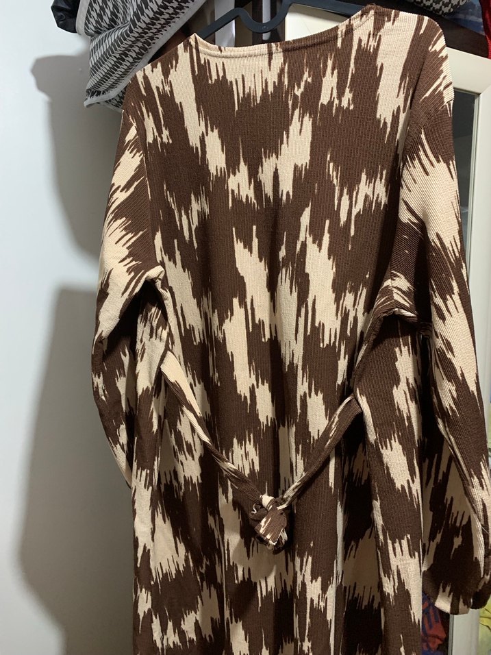 Kahverengi ve kum renkli karışık desenli uzun elbise - Görsel 2