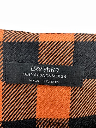 xs Beden çeşitli Renk Bershka Mini Etek %70 İndirimli.