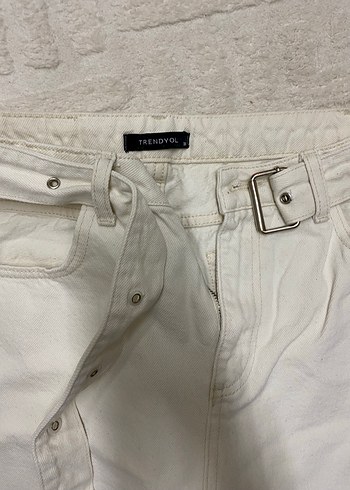 Kadın Beyaz Kemerli Midi Kot Pantolon - Görsel 2