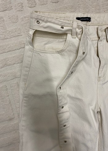 Kadın Beyaz Kemerli Midi Kot Pantolon - Görsel 3