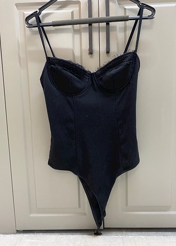 Dantelli Siyah Gotik V Yaka Büstiyer - Görsel 4