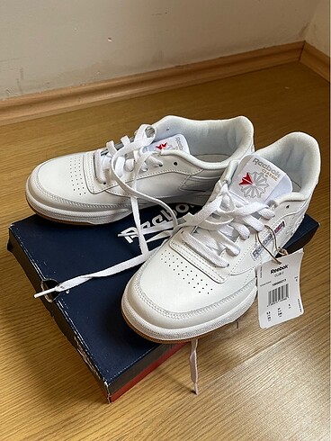 37 Beden beyaz Renk Reebok kadın ayakkabısı