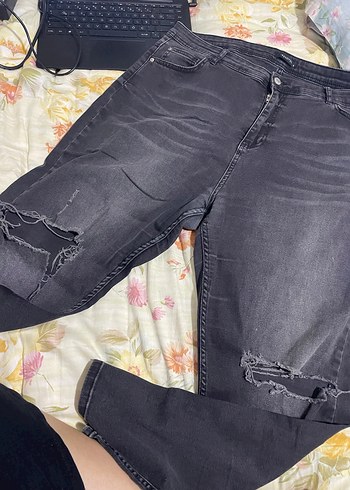 Gri Kadın Denim Bol Kesim Yırtık Jean - Görsel 2