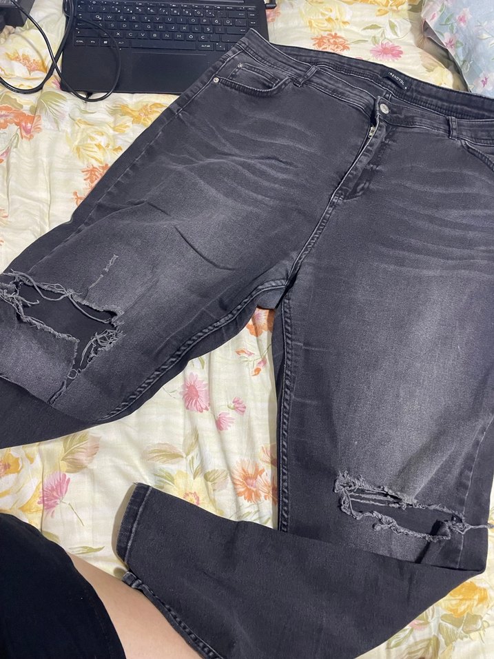 Gri Kadın Denim Bol Kesim Yırtık Jean - Görsel 2