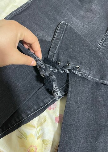 Düğmeli Gri Nakışlı Bol Kesim Kadın Jean - Görsel 2